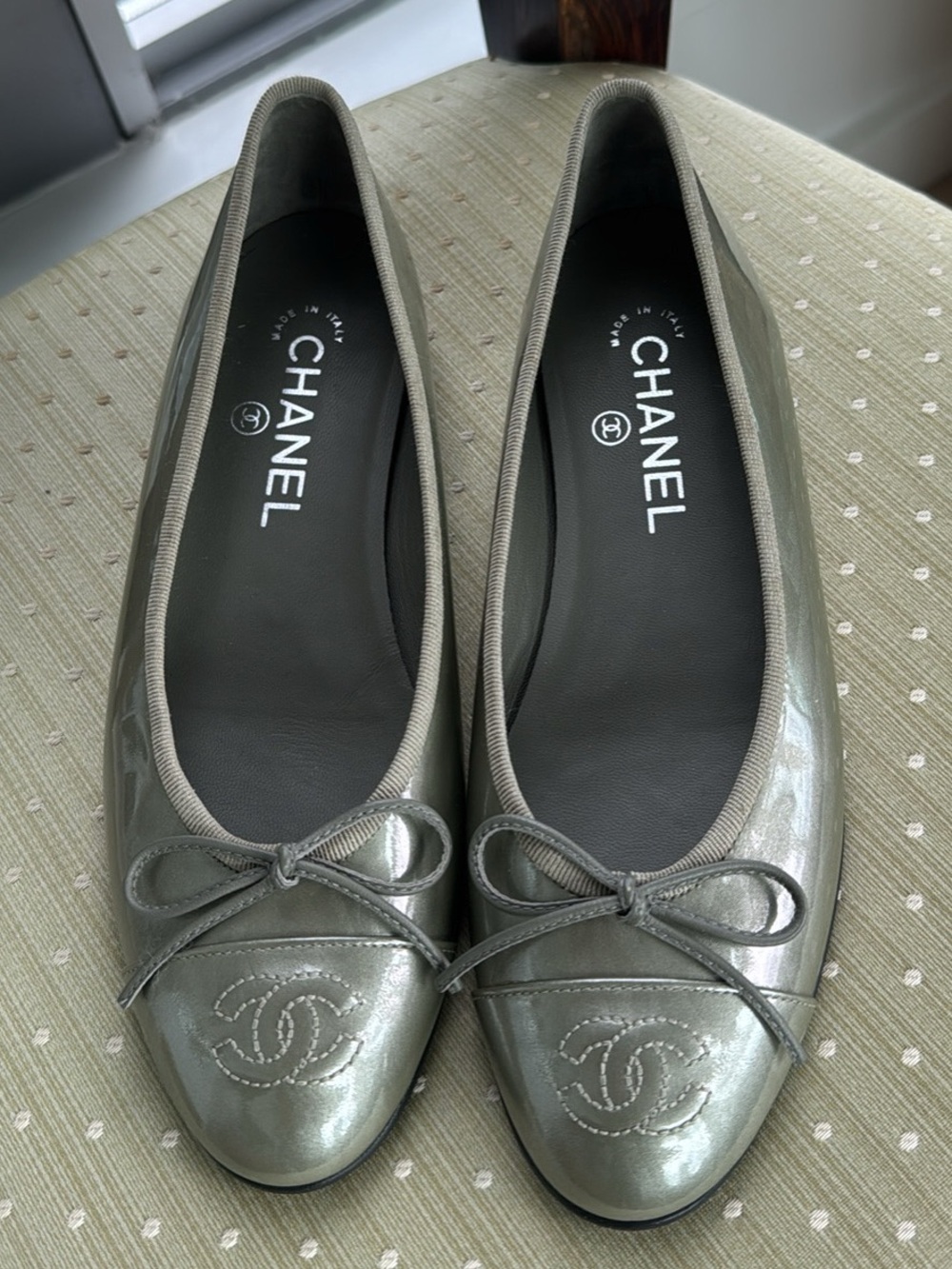 CHANEL Gray Patent Ballet Flats with Bow